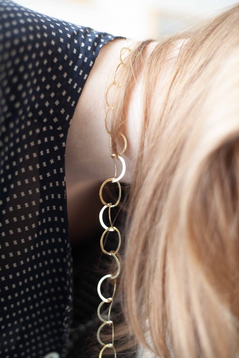 Sabine Herman, Collier or jaune, photo Laeticia Paillé