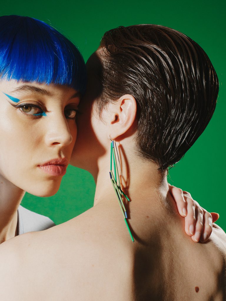 Lou Sautreau, collection Illusion laiton laqué et acier, photo Louise Desnos