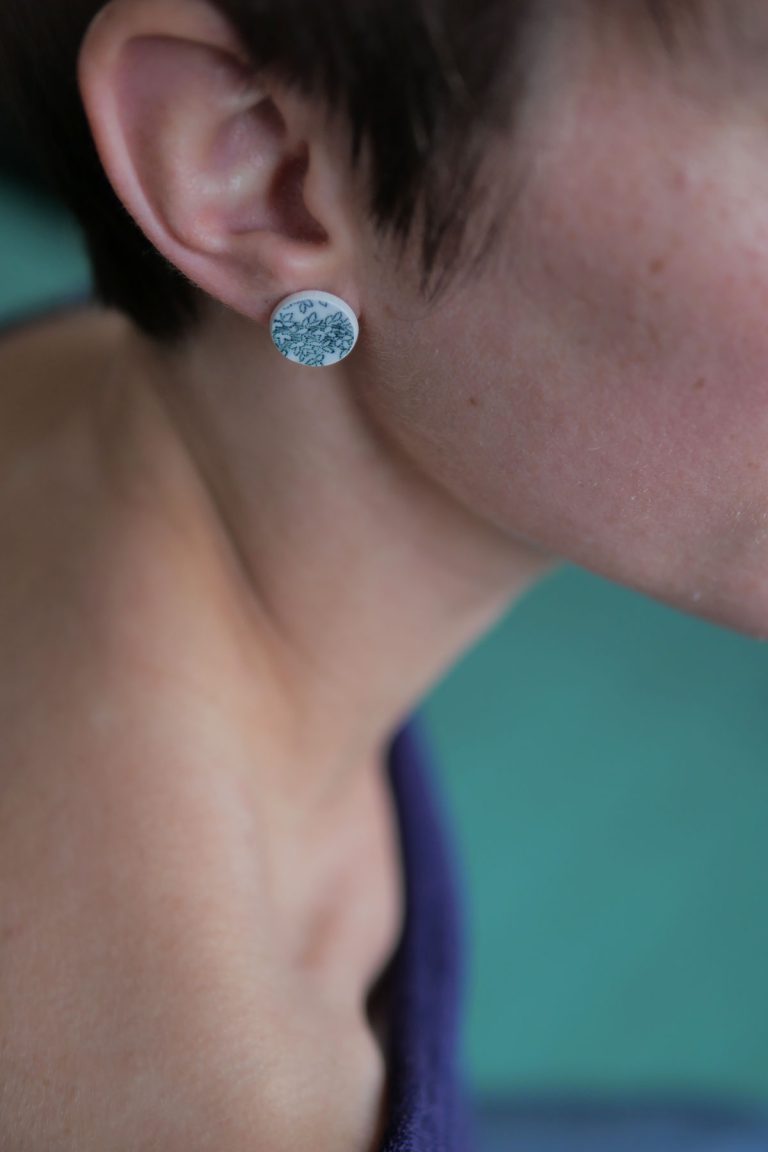Boucles d'oreilles pastilles, céramique, Julie Decubber, La matière céramique en objets précieux