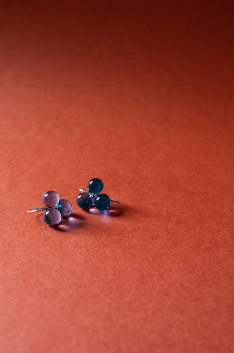 Boucles d'oreille Andréa Borst verre argent photo Charlotte Cornette