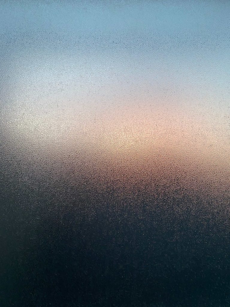 Esther Heite. La structure mise en avant, la soudure comme décor