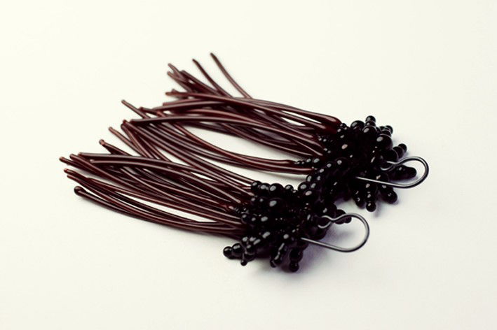 Nathalie Tisserand glass textile , une cascade de couleurs