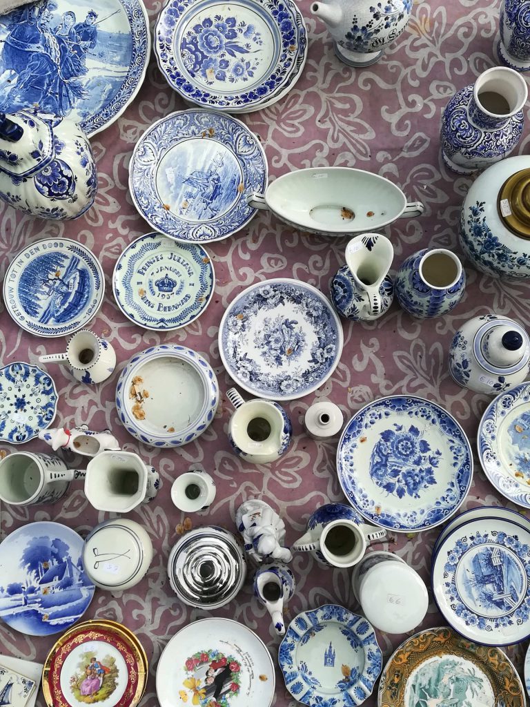 Vue de l'atelier de Julie Decubber La matière céramique en objets précieux