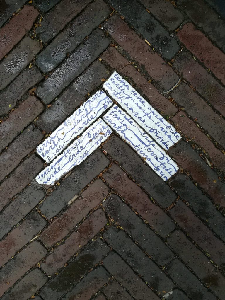 Vue de l'atelier de Julie Decubber La matière céramique en objets précieux