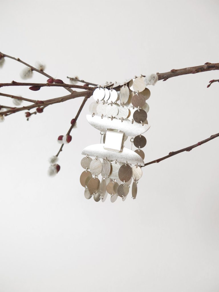 Majoral, bracelet Party, or 18ct, argent. Un dialogue entre le monde végétal et les métaux précieux