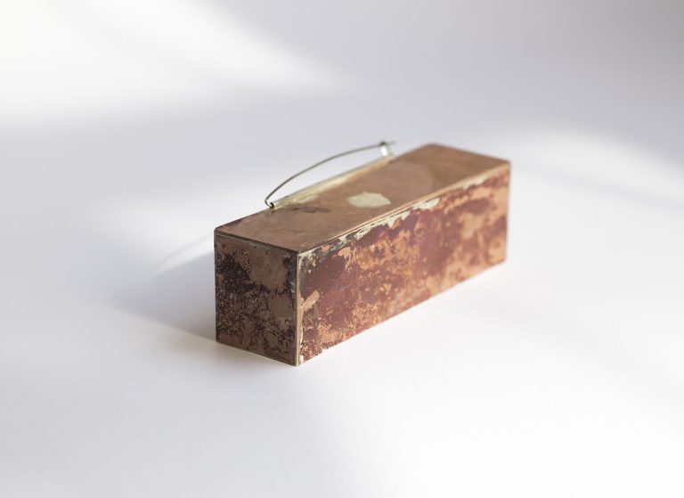 Aurore de Heusch Broche _Bijoux invisibles_ - cuivre, argent, acier, acrylique - 2