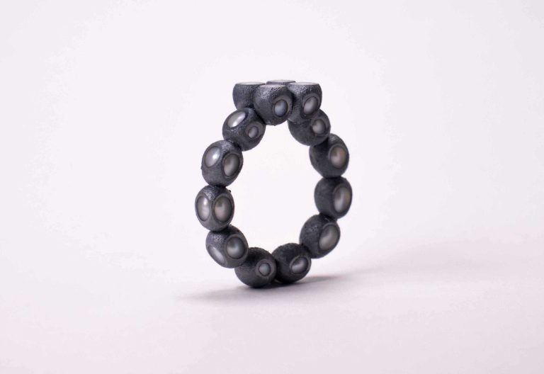 Ambroise Degenève, ring : oxidized silver, copper, pearl Fossilized pearls