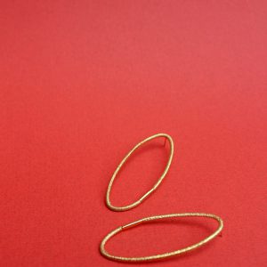 Collection i've got you, boucles d'oreilles OVE vermeil Annie Sibert, Le geste autour du bijou