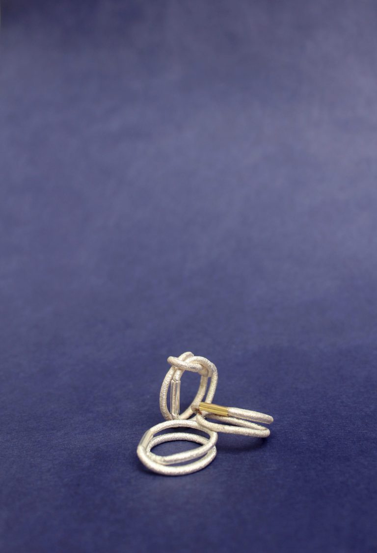 Collection i've got you, bague OVE argent Annie Sibert, Le geste autour du bijou