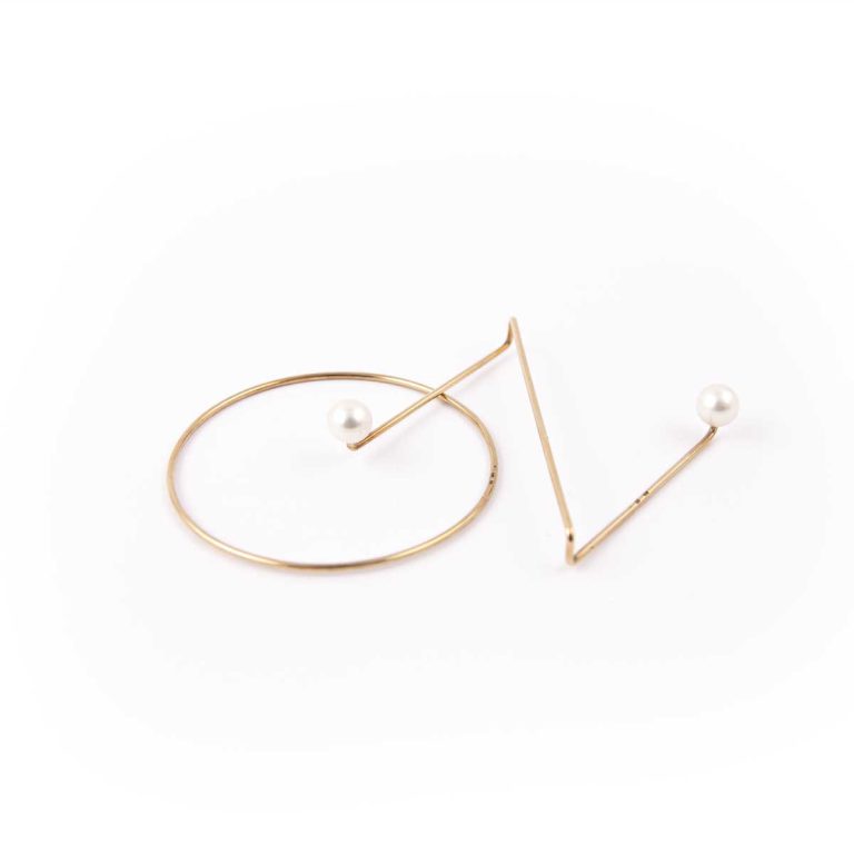 Herman Hermsen Untitled brooch gold pearls 1989, défie les conventions du bijou traditionnel