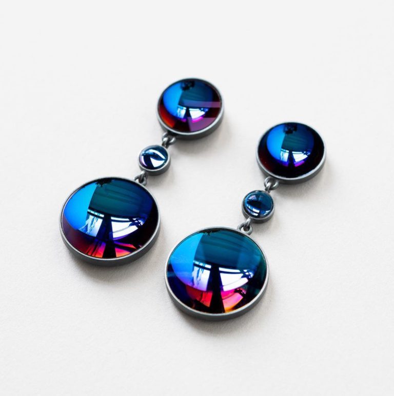 Boucles d'oreilles Jiro Kamata ou l'art de l'immatérialité du reflet