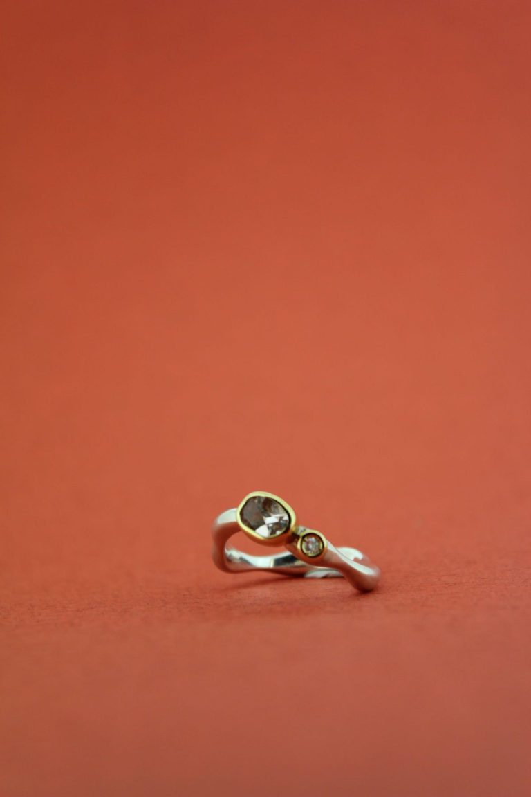 Bague Margoni, argent 925, or 18ct, diamant, morganite. Margoni alliant le brut et le précieux