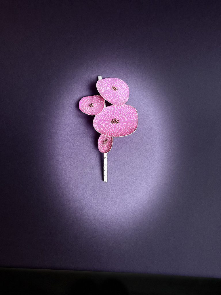 Broche Coraux, Isabelle Azaïs, matière plastique Matériaux récupérés : sublimer le quotidien