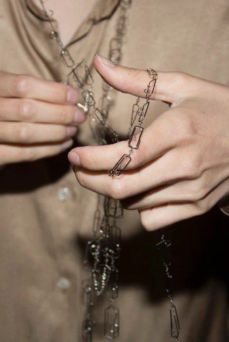 Collier Emma Gregory, polyrhythmic, acier. La force des BPM en bijou