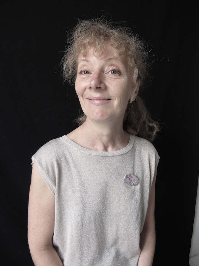 Broche micro mosaïque et argent, Isabelle Carpentier Des bijoux où scintille le verre.