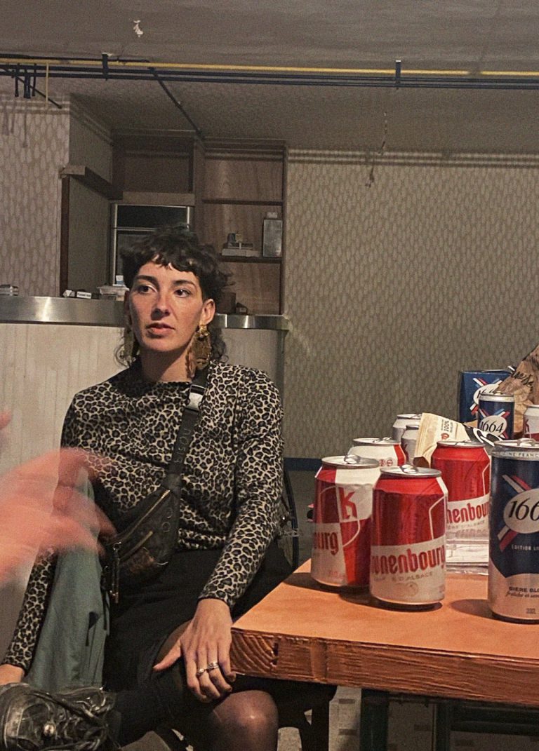 Photo de portrait Juliette Même. Photo Juliette Même Faux-semblants : la parure réinventée