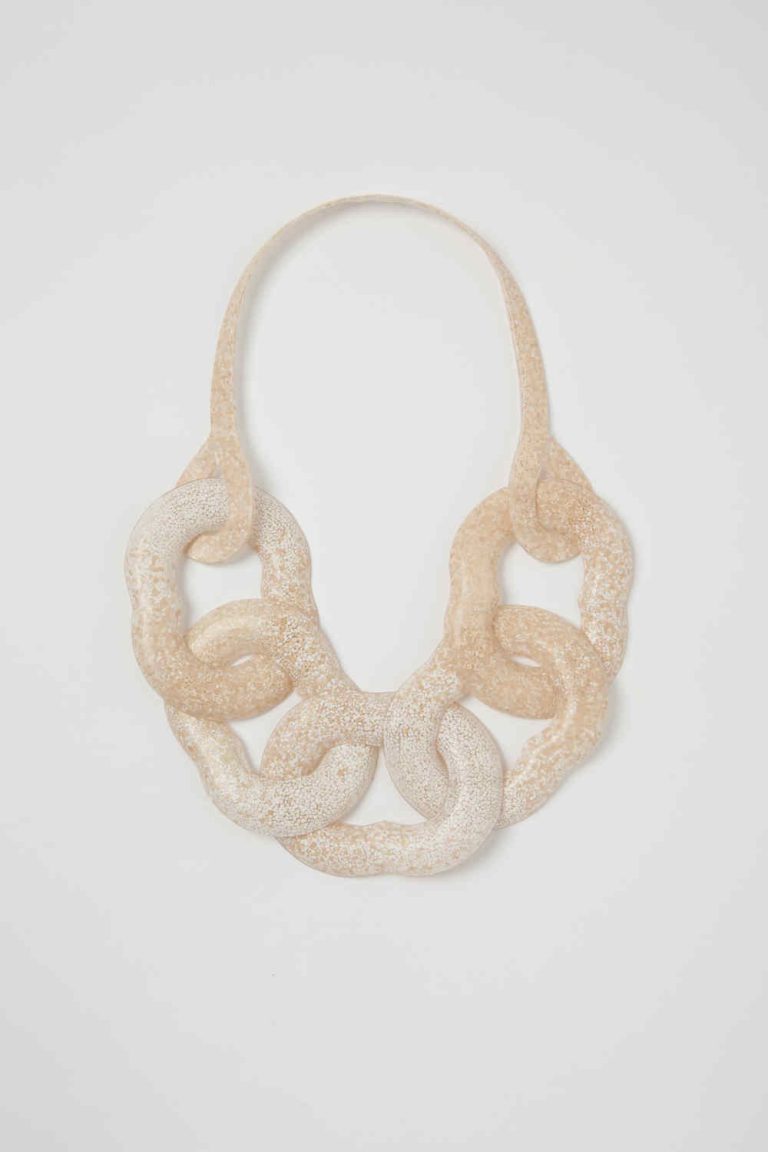 Necklace Oval-N-IV, Joohee Han 2021 Eggsquisite