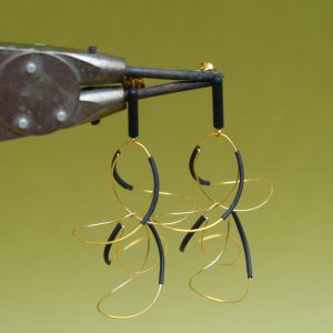 Hectare UNW Güzin Boucles Dancer acier doré 3d printing noir/blanc