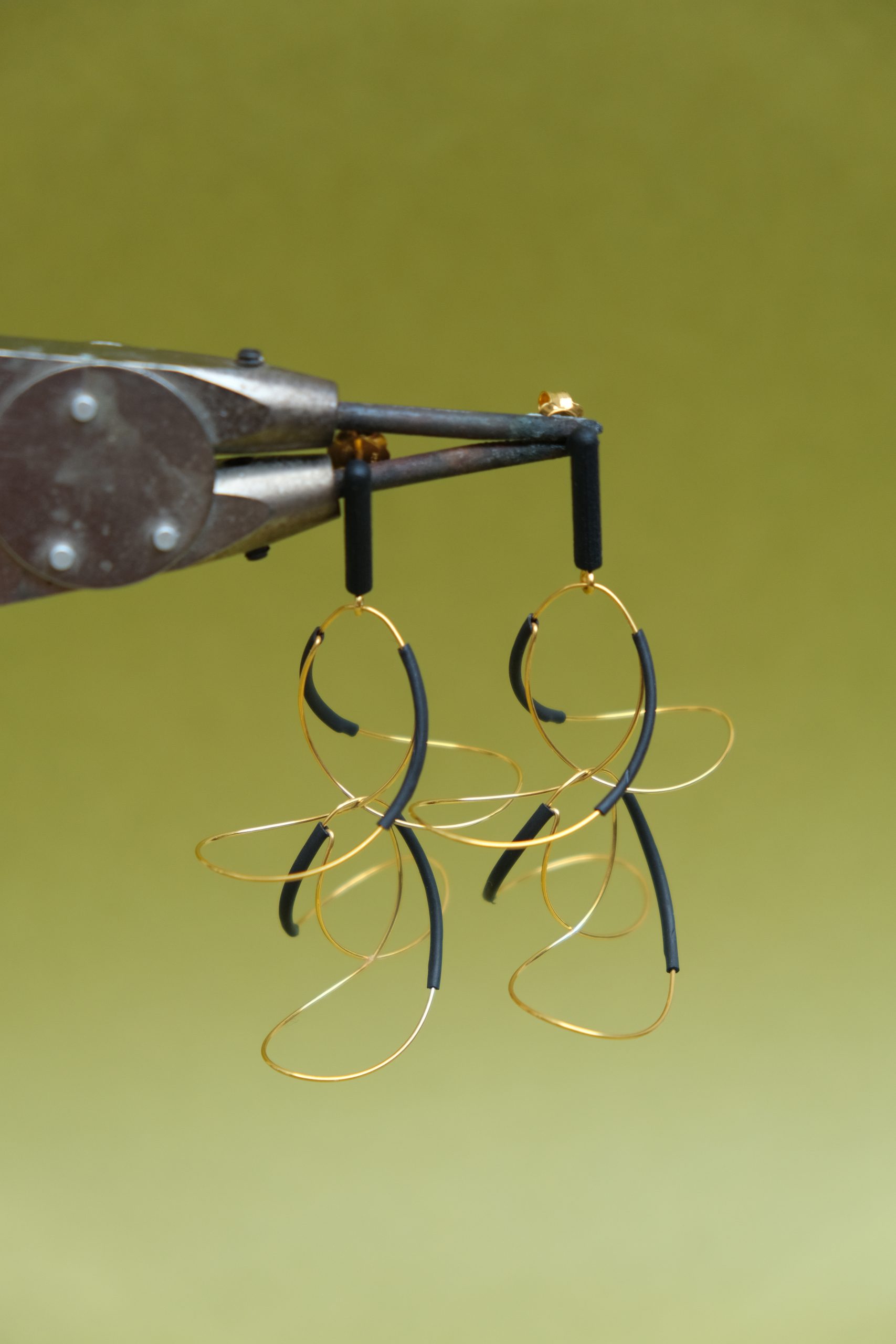 Hectare UNW Güzin Boucles Dancer acier doré 3d printing noir/blanc