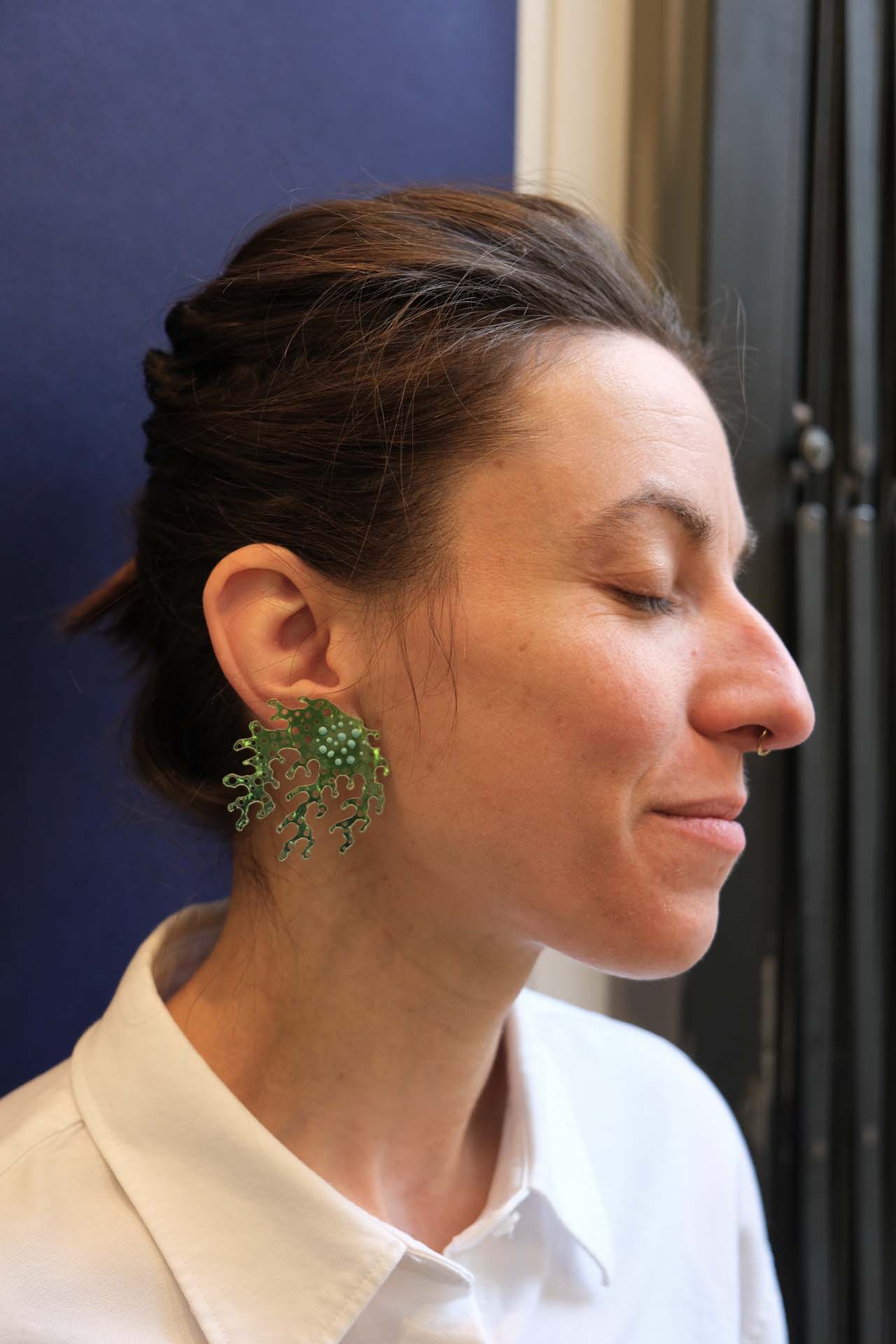 Isabelle Azais boucle algue bleu plastique