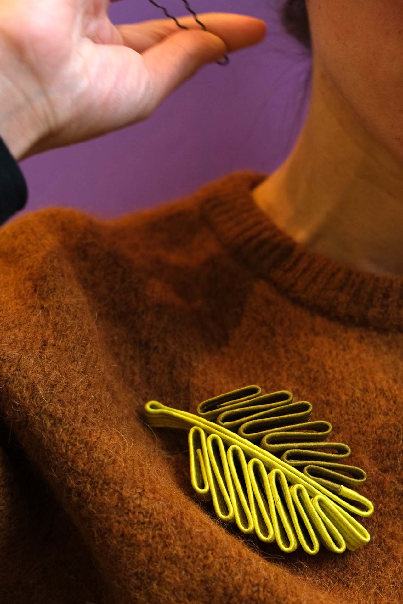 Broche Cécile Bertrand feuille verte