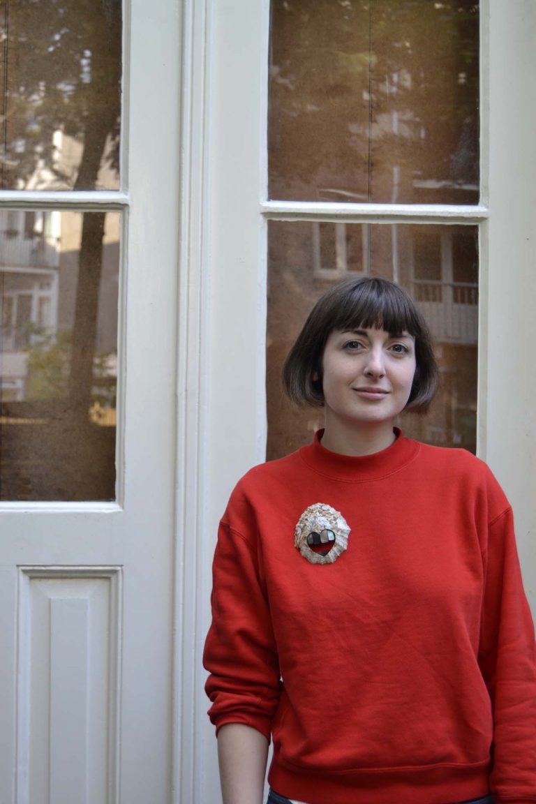 Benedickt Fischer broche pearly white