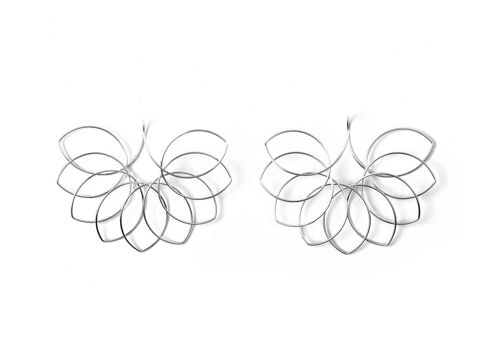 Boucles Hannah Tomoko lotus argent E-Linea-2-918b