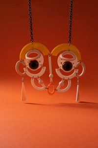 Hectare Collier Jacqueline Lecarme Bakélite visage-bo n420