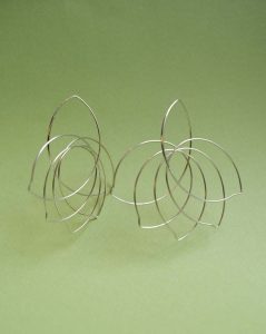 Hectare boucles d'oreilles Lotus Hannah Tomoko argent photo lou Sautreau