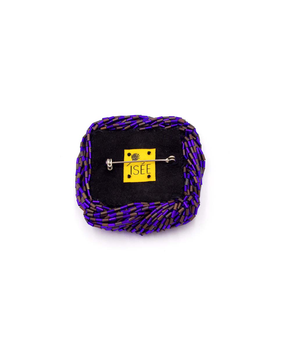 Hectare Isée, broche Koli, textile