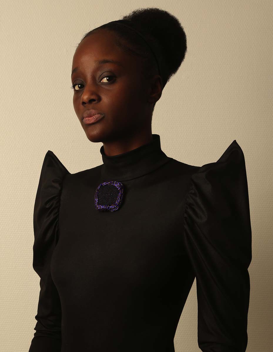 Hectare Isée, broche Koli, textile